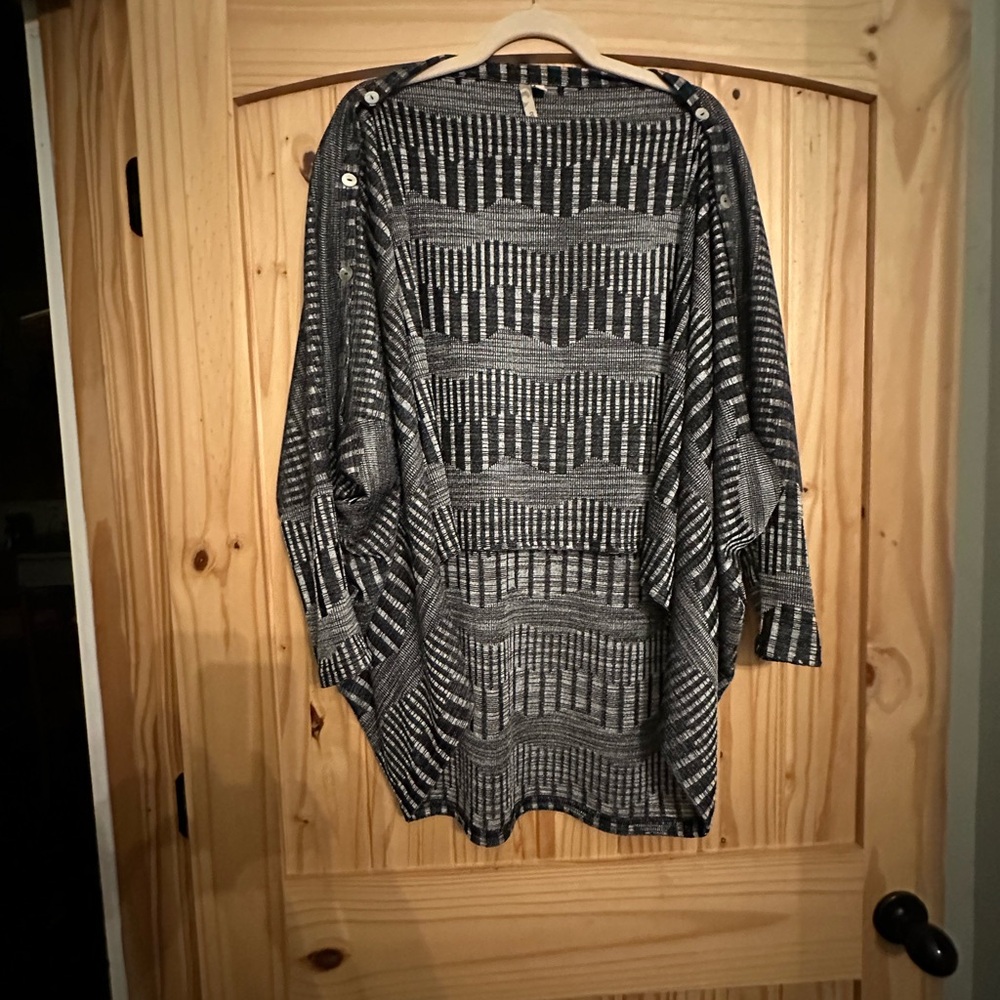 Comfy USA top size medium